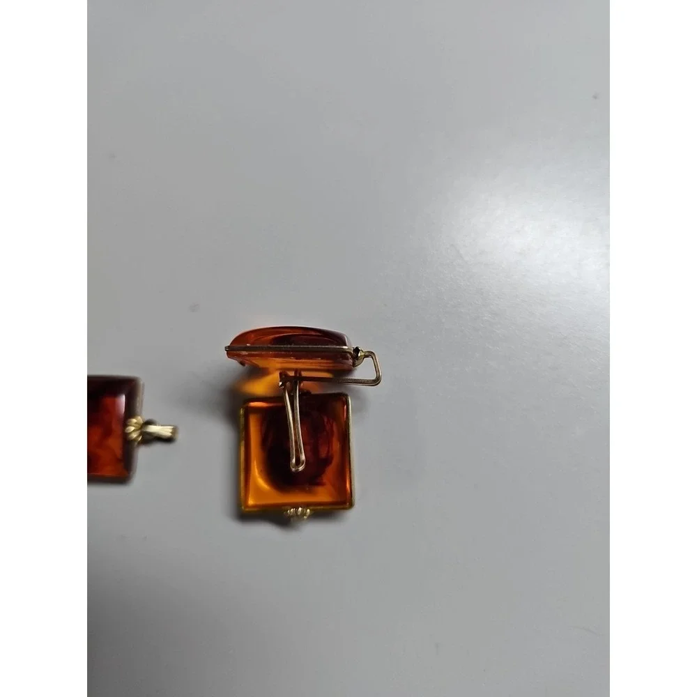 The Unbranded Brand vintage amber